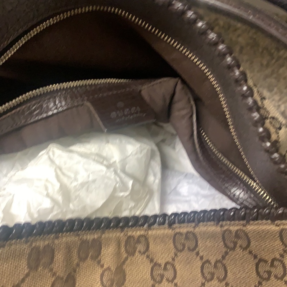 Authentic Gucci Medium Size Shoulder Handbag. - image 3
